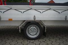 Anhänger mit Ladekran 3
